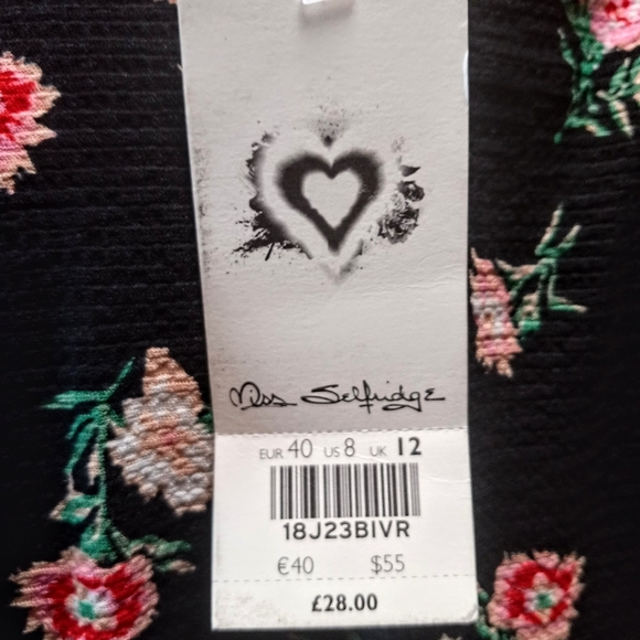 Vintage Inspired Ruffle Detail Black Floral Dress - Picture 6 of 7